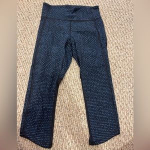 Lululemon Wunder Under with mesh size 8